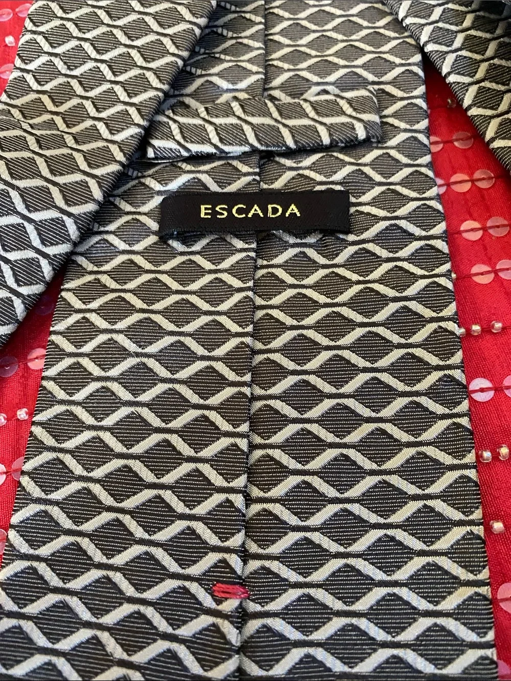Escada 💯 Silk Made in Italy 🇮🇹 Textured Subtle Shimmer Luxury Rare Tie NWOT